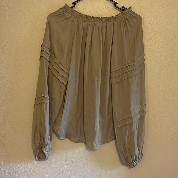 NWT Chelsea & Theodore long sleeve top, size small - Picture 2 of 5